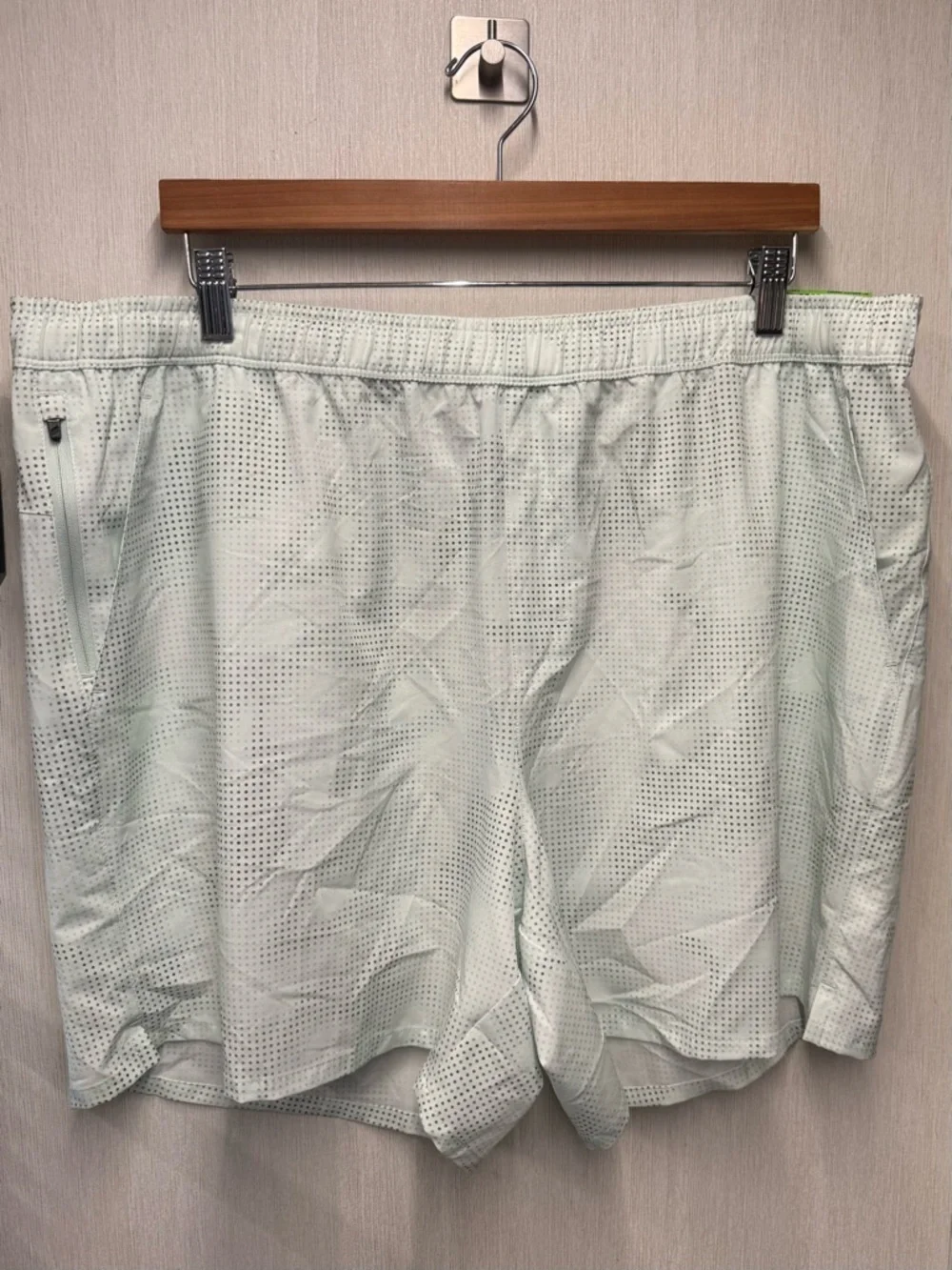 NWT DSG Men’s 6” Agility Woven Shorts Mint Candy Dot Ombre, Size XXL